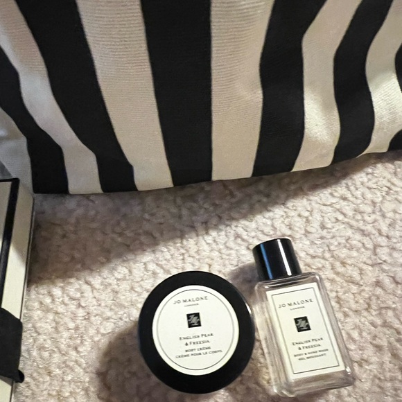 Jo Malone Striped Pouch with English Pear & Freesia Set - Picture 2 of 4